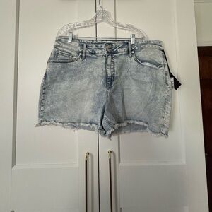 Ava & Viv mid rise denim short, 4 inch inseam